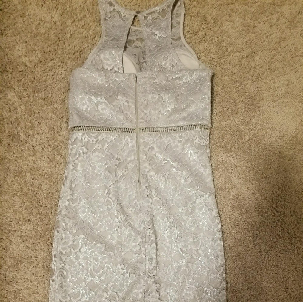 Medium Dress - Picture 3 of 4